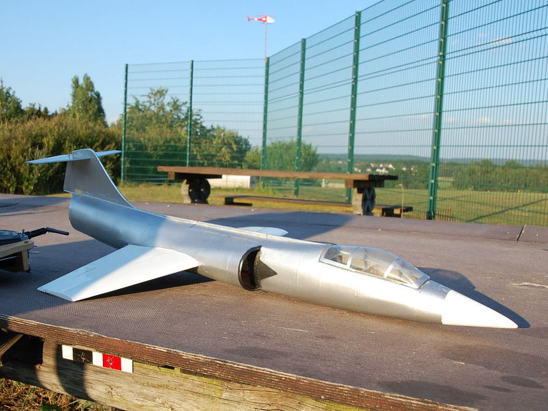 Vorbildähnliches Modell des berrühmten Jets. Filigran und ganz leicht gebaut mit Elektro-Impeller.