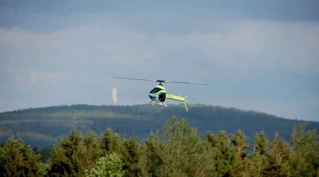 Modellhelikopter vor dem Kornberg